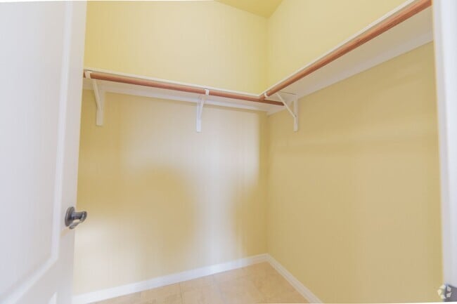 Building Photo - Town Centre Condo close to Dell and Shoppi...