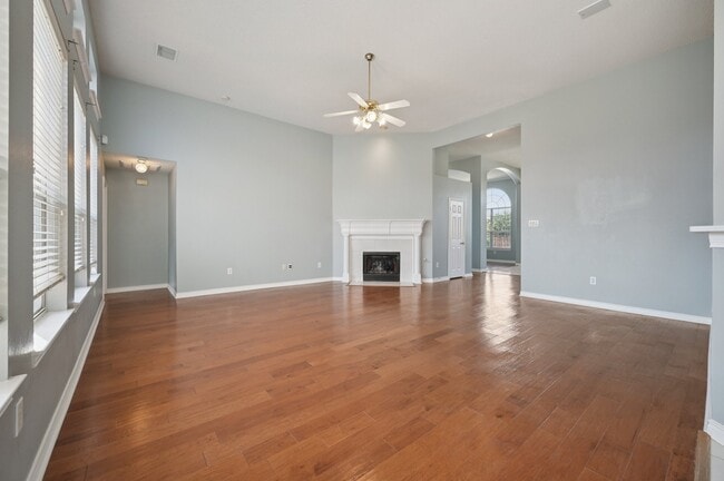 Photo - 4400 Foxtail Ln