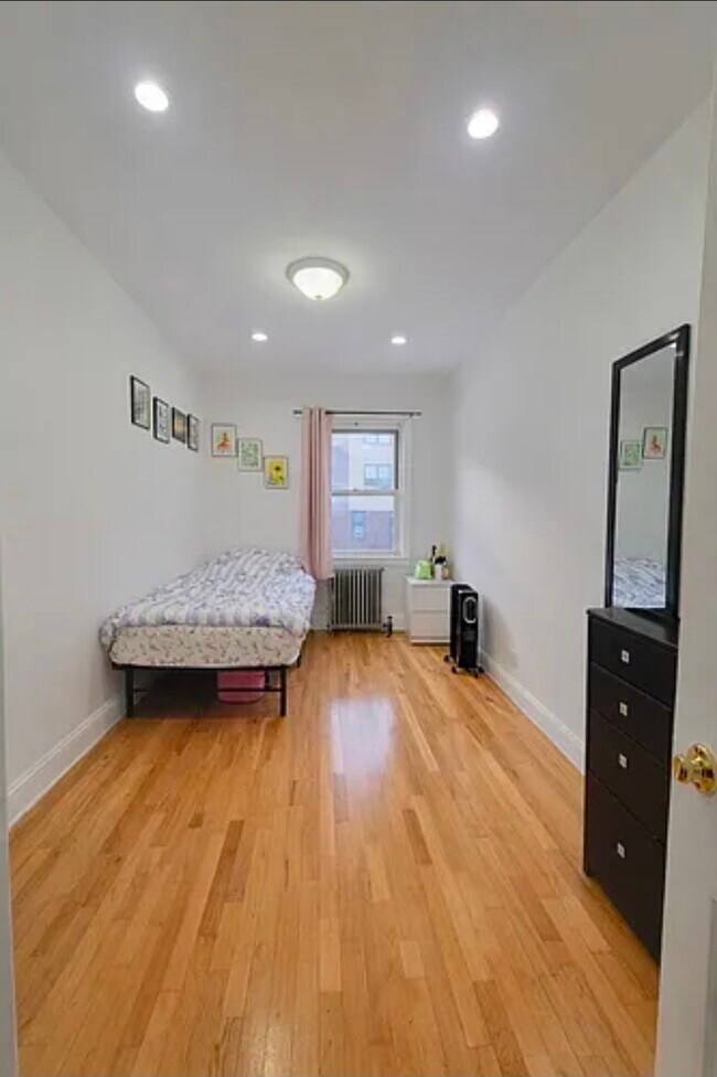 Photo - 23-39-39 93rd St