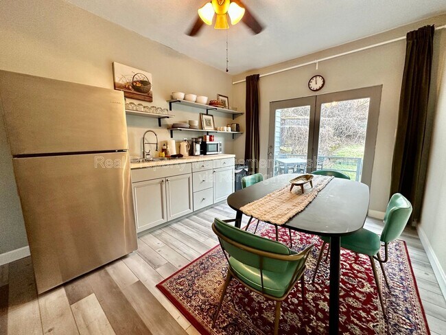 Photo - 320 Greenfield Ave