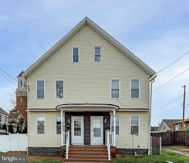 Photo - 509 Hallstead St