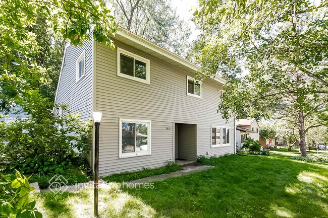 Photo - 2442 Jansen Ave