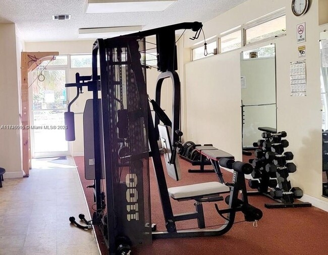 Photo - 17890 W Dixie Hwy Unidad 8