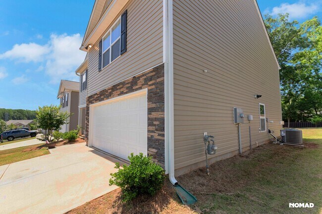 Photo - 208 Kernow Ln
