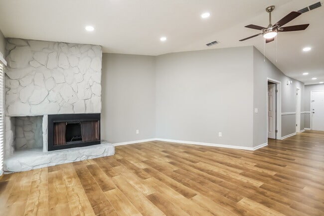 Photo - 1960 Oak Twist Ct