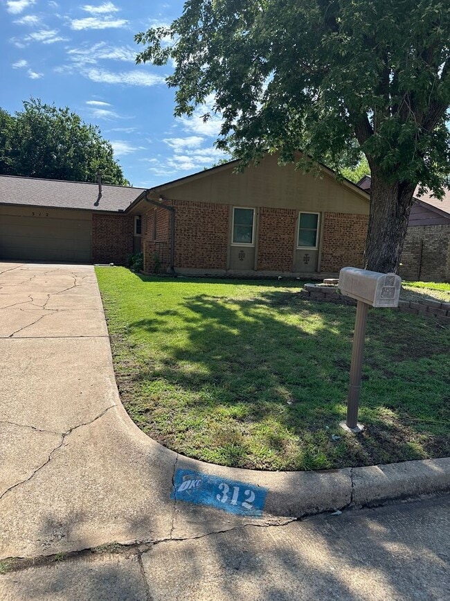 Photo - 312 S Avery Dr
