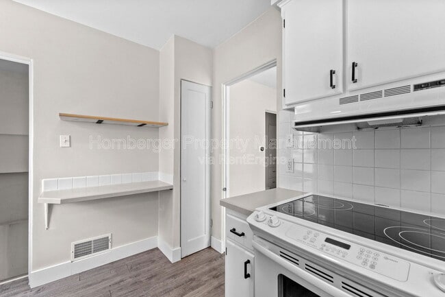 Photo - 807 E 40th Ave