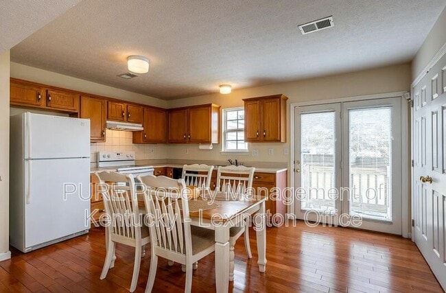 Photo - 804 Wabarto Way