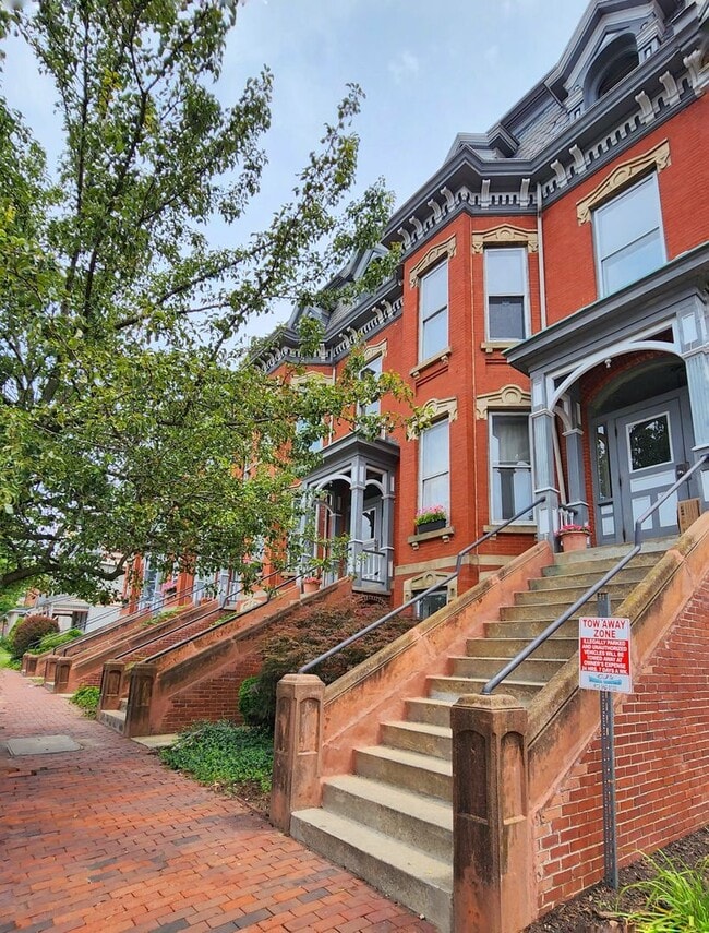 Photo - 70 Temple St