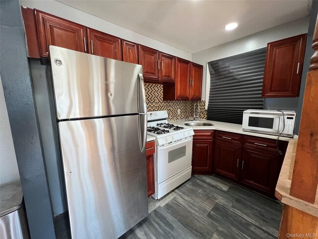 Photo - 180-11 146th Ave