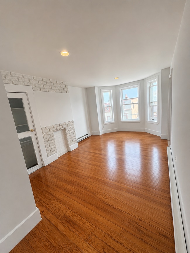 Building Photo - 280 Lexington St Unit 3