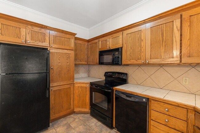 Photo - 720 Broad St Unidad 2