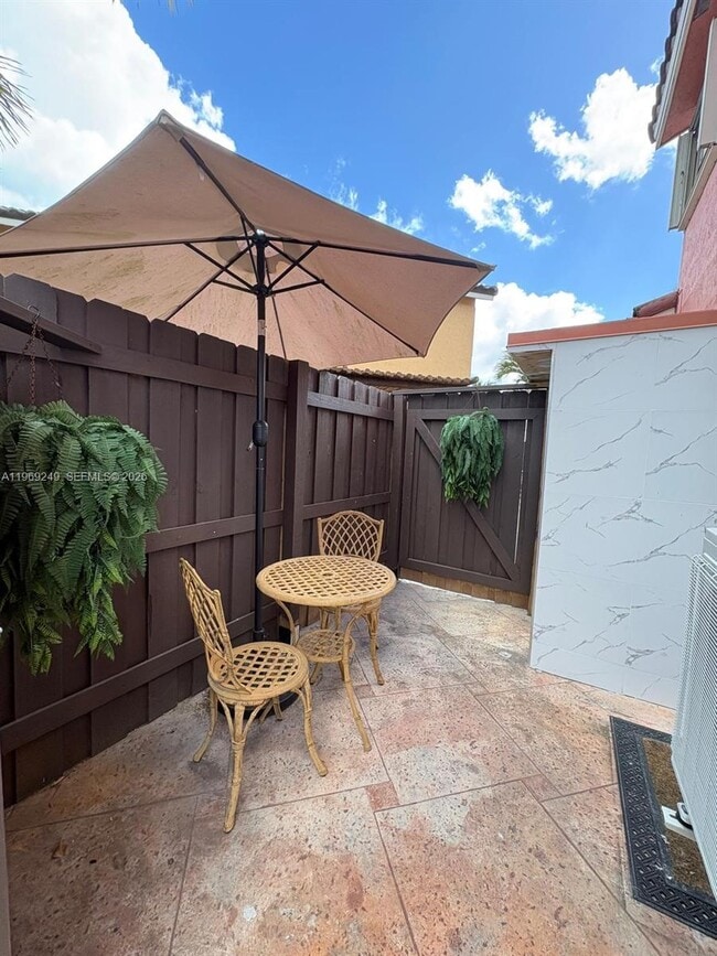 Building Photo - 15470 SW 47th St Unit 0