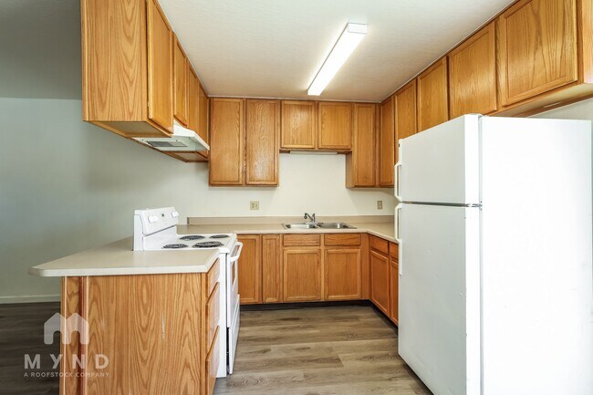 Photo - 1574 W 7th St