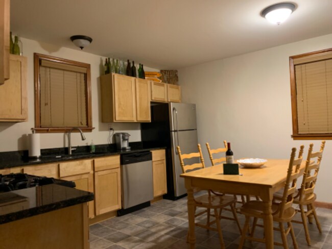 Photo - Uptown Duplex for Rent – Heart of The Wedg...