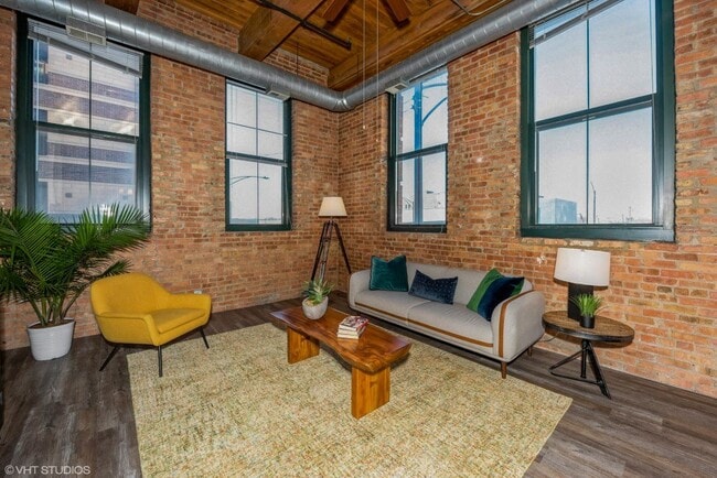 Large Windows with lots of Natural Light