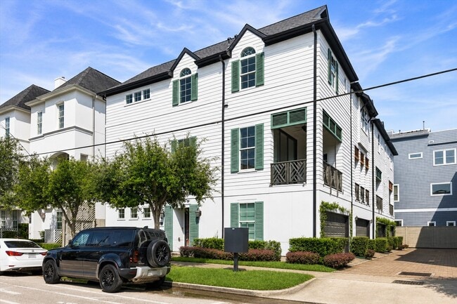 Building Photo - 2314 Hutchins St