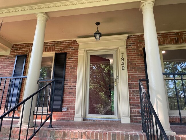 Photo - Four Bedroom Brick Home in Denver with finished basement and Seasonal Lake Views!