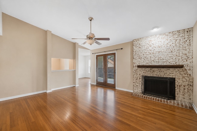 Living Room - 1301 Memory Ln Unit 1301 Memory Ln  4924