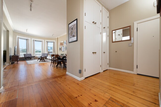 Photo - 60 Charlesgate W Unit 2C