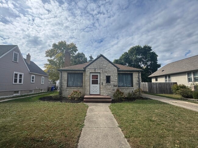Building Photo - 7706 27th Ave