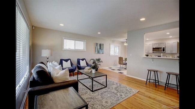 Photo - 1385 Salem St