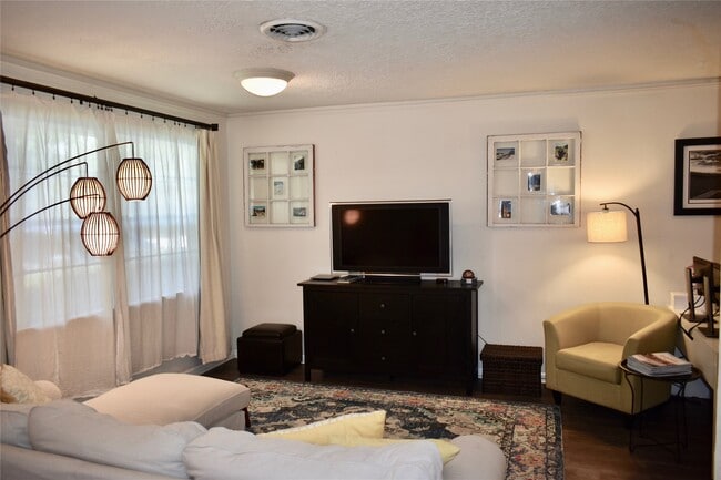 Photo - 4624 Verone St