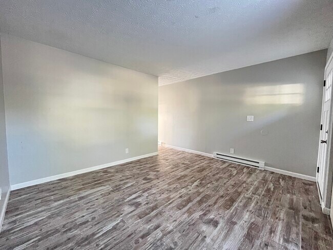 Photo - 200 Forest Ln