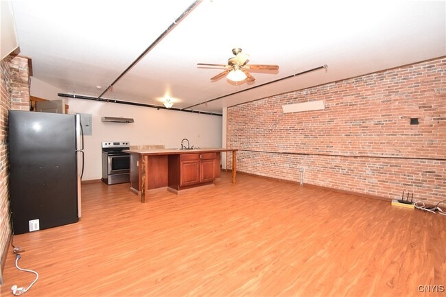 Photo - 150 Court St