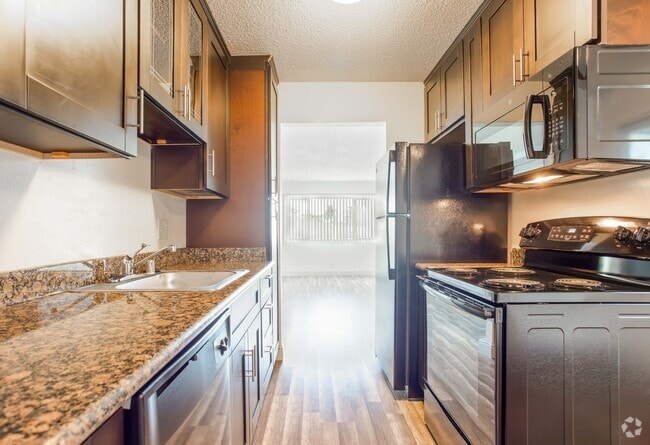 2BR, 2BA - 843SQ