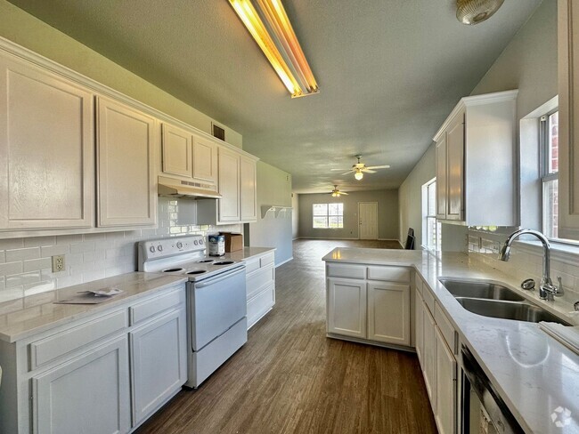 Building Photo - 1318 James Ave Unit A Rental