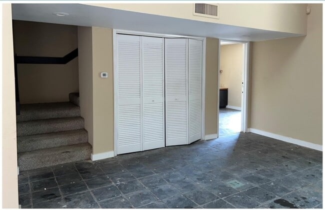 Building Photo - 4560 Bellaire Blvd Rental