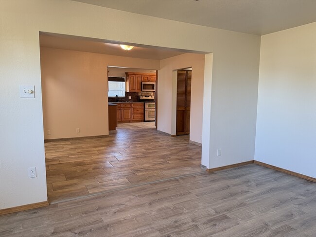 Photo - 304 Oak St