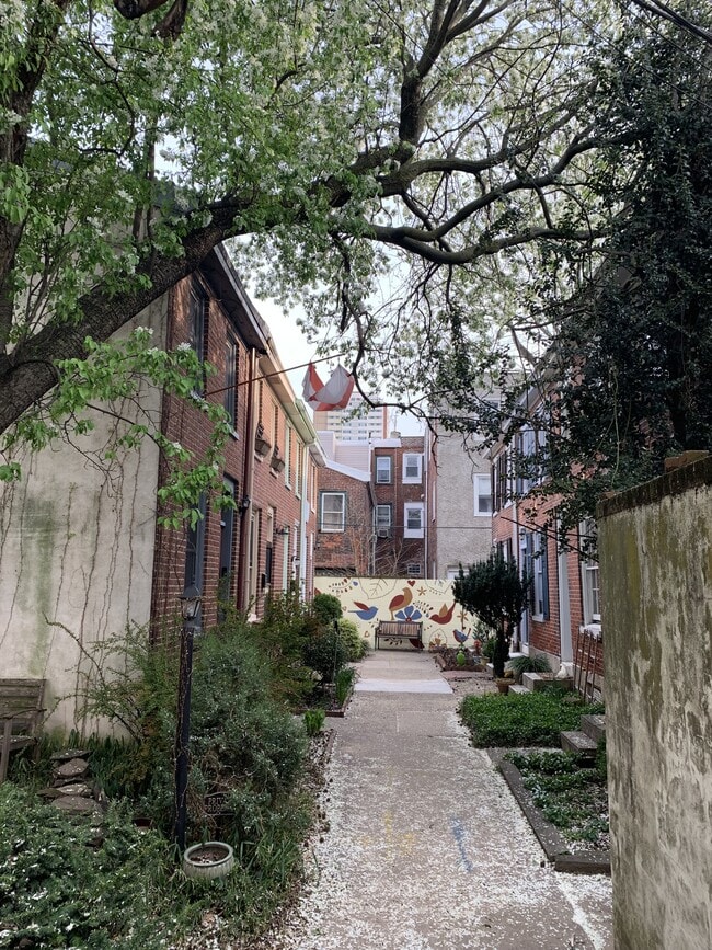 Photo - 336 Queen St