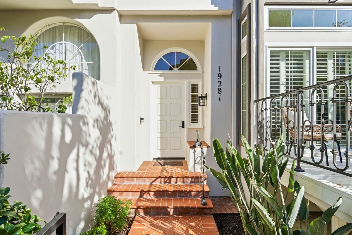 Photo - 19281 Meadowood Cir