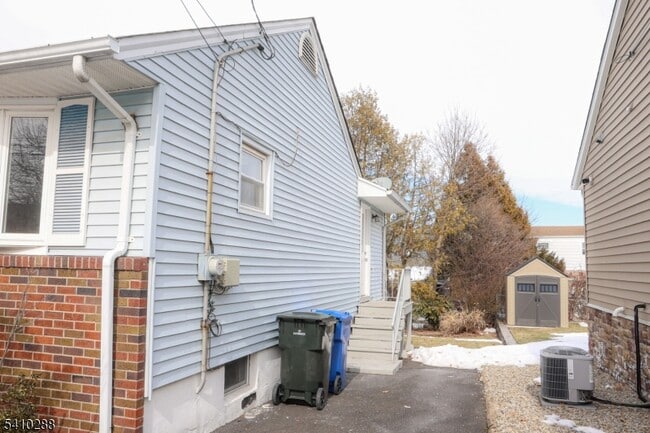 Photo - 118 Hobart Ave