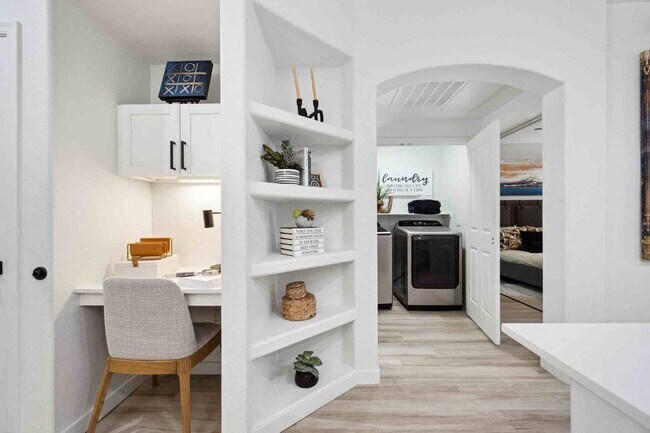Zone Luxe, Glendale, AZ, Built-In Desk
