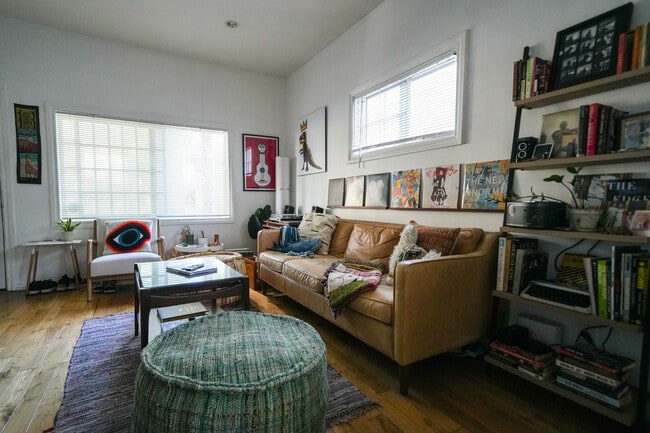 Photo - 1631 Morton Ave Unidad 1629