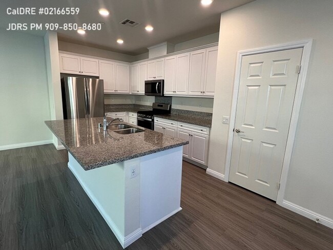 Photo - Ontario 4 bedroom Home