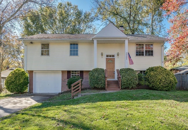 Building Photo - 10002 Nanette Dr