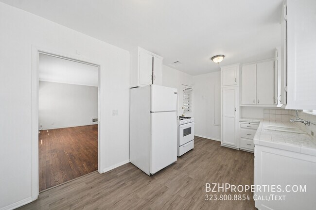 Photo - 1402 1/2 N Mansfield Ave-1402 1/2 Unit 1402 1/2