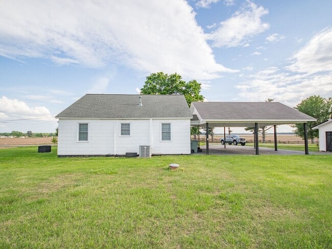 Photo - Farm House! Great Location....25 minutes from Huntsville!