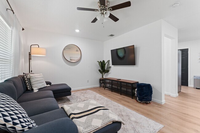 Photo - 338 Tomrob Dr