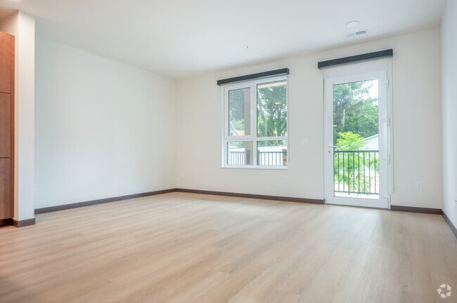 1BR, 1BA - 770SF - Living Room