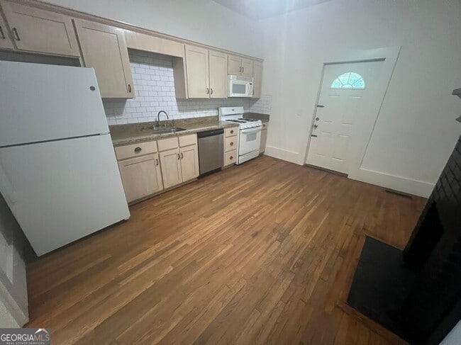 Photo - 6123 West St