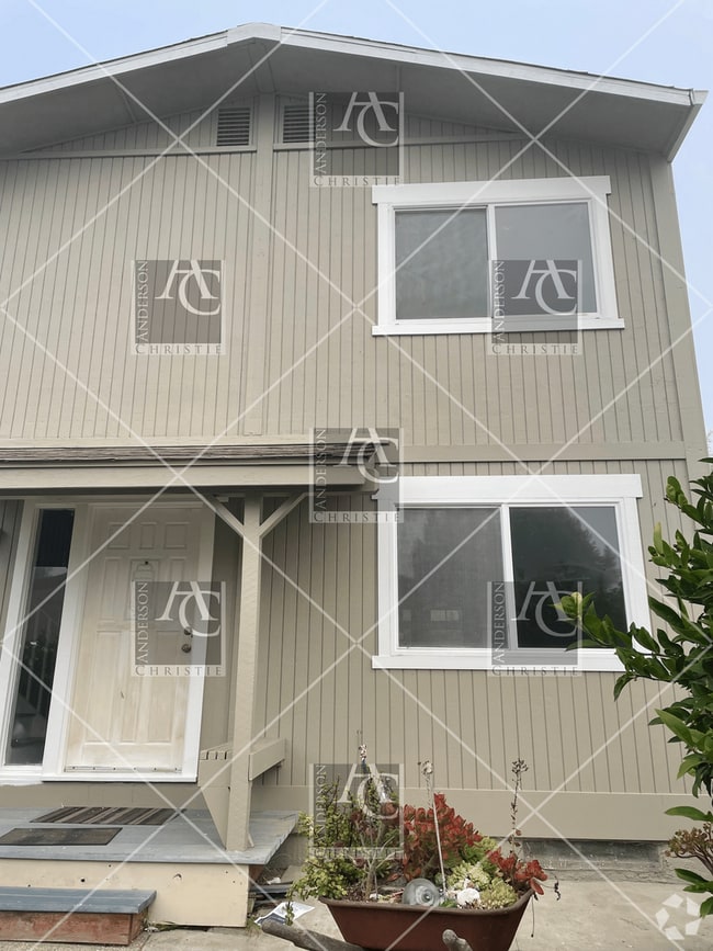 Building Photo - 3 bed 1.5 bath Home upper westside