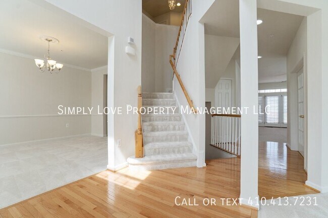 Photo - 9800 Traver St