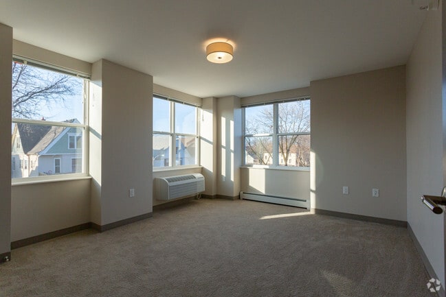 2BR, 1BA - Clarke Square Apartments