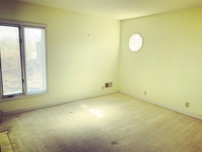 Photo - Check Out This Stunning & Rare Lake Forest Rental!