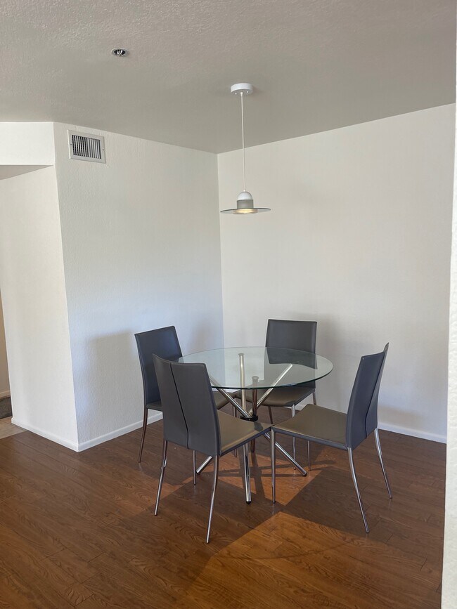 Photo - 154 W 5th St